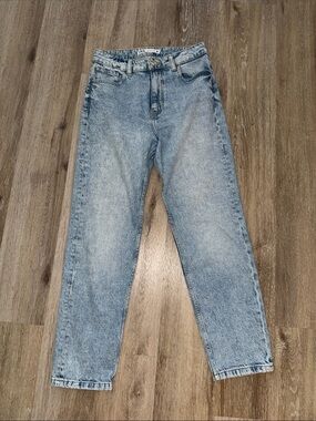 Zara women’s light wash jeans